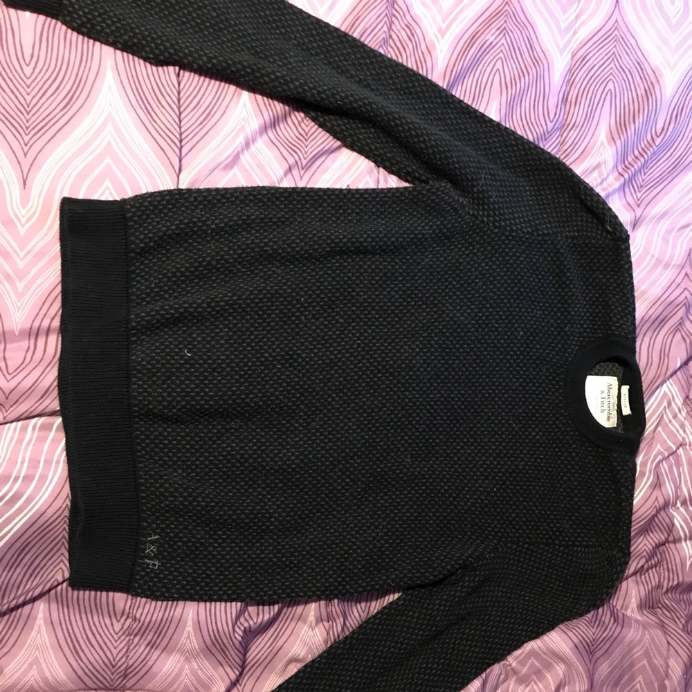 Men’ Abercrombie & Fitch sweater.